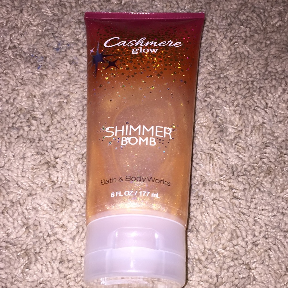 🆕 Cashmere Glow Shimmer bomb